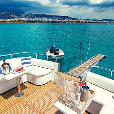 Pershing 68 yacht Mykonos