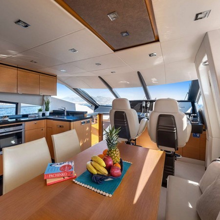 POLPO Yacht Charter | 21.07m Sunseeker