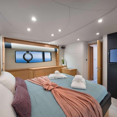 double cabin for 2 charter guests