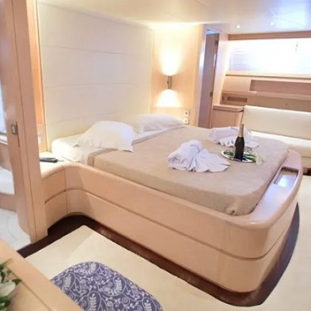 cabin for 2 charter guests