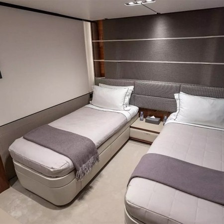 twin cabin for 2 charter guests