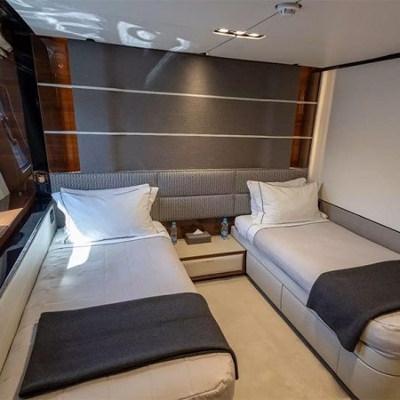 twin cabin for 2 charter guests