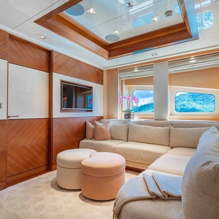 cabin for 2 charter guests