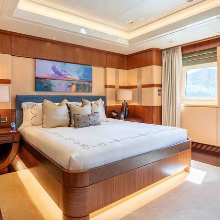 cabin for 2 charter guests