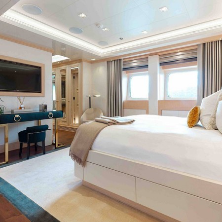 cabin for 2 charter guests