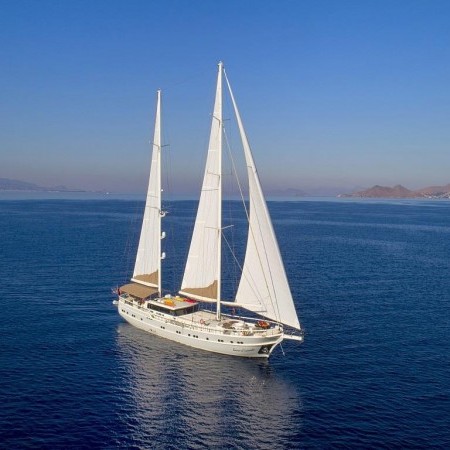 Queen of Salmakis sailboat charter