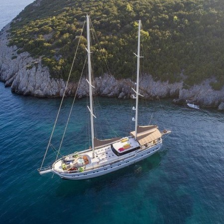 Queen of Salmakis sailing yacht charter