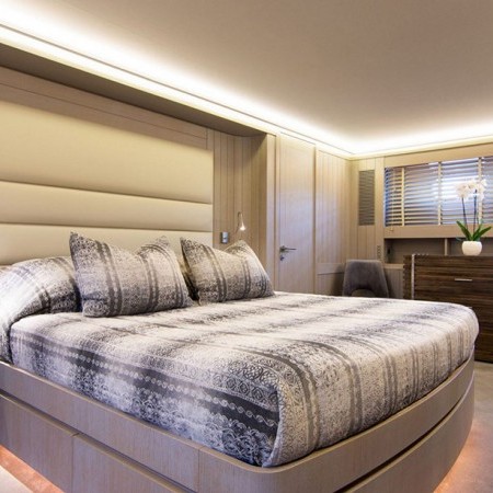 Regina K yacht charter cabin