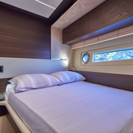 double cabin for 2 charter guests