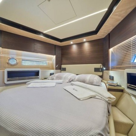 double cabin for 2 charter guests