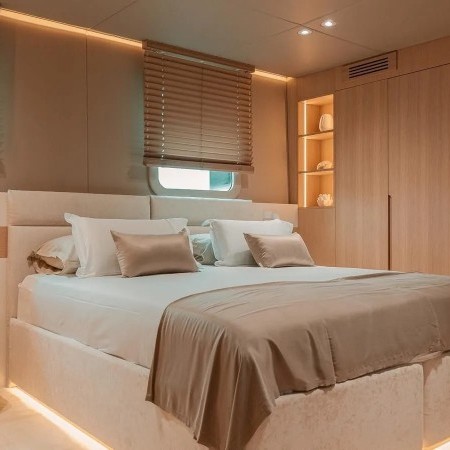 Reposado sailing yacht cabin