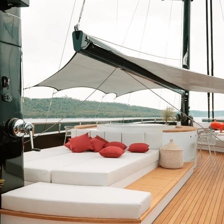 spacious deck lounge