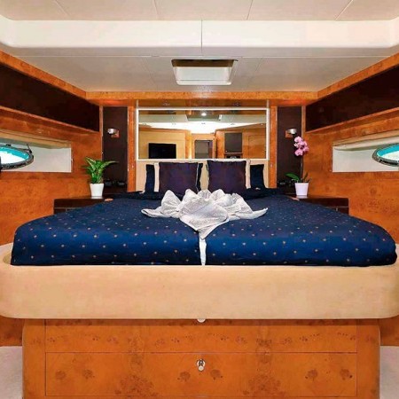 double cabin for 2 charter guests