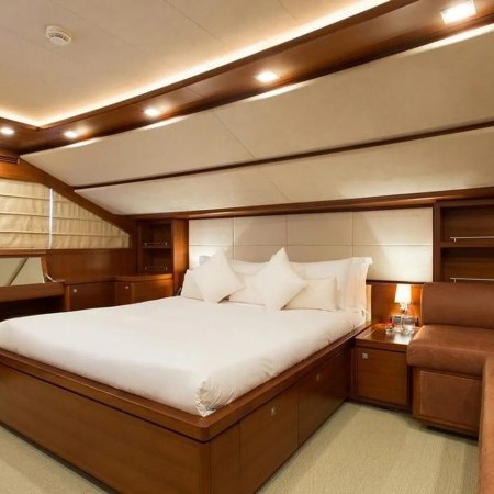 cabin for 2 charter guests