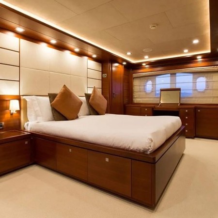 Robusto yacht double cabin