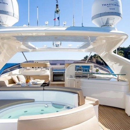 Robusto yacht Jacuzzi