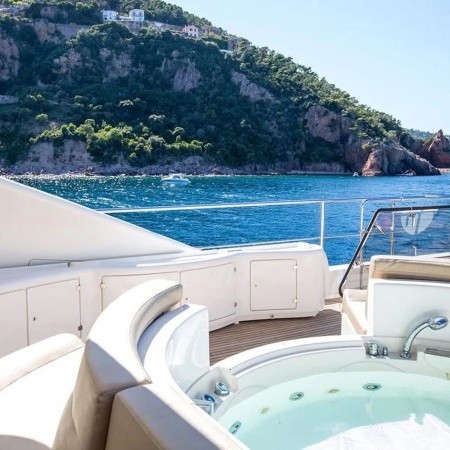 Robusto yacht Jacuzzi