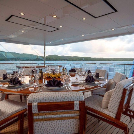 alfresco dining on Rock.it yacht