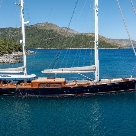 Sallyna sailing yacht charter