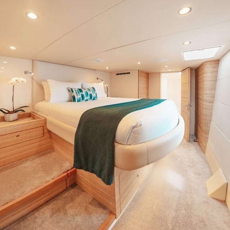 double cabin for 2 charter guests