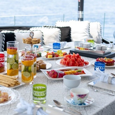 breakfast on board Sarastar