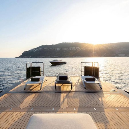 Sarastar yacht swim platform