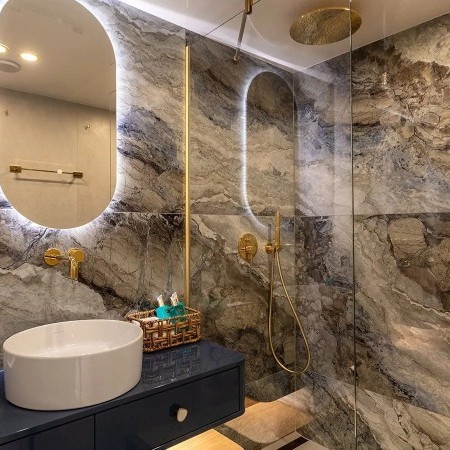 luxurious bathroom