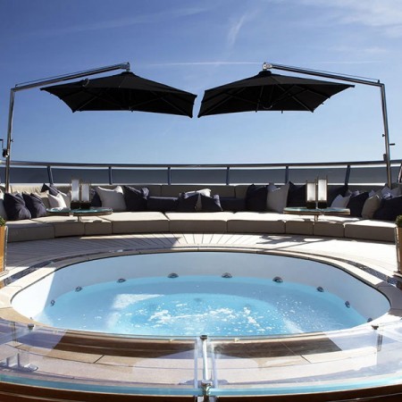 sealion yacht charter with Jacuzzi