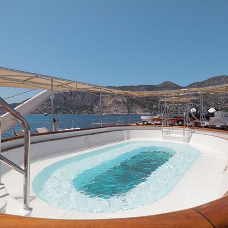 Sherakhan yacht Jacuzzi