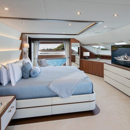 Cabin for 2 charter guests