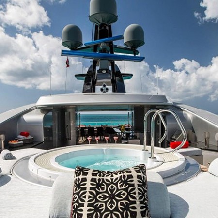 Slipstream yacht Jacuzzi