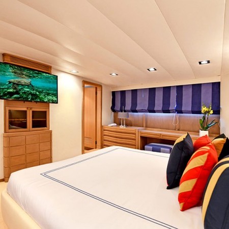 cabin for 2 charter guests