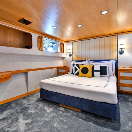 cabin for 2 charter guests