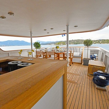 spacious deck lounge