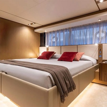 Spica yacht cabin