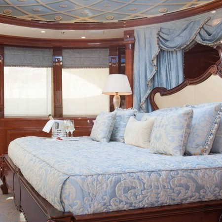 cabin for 2 charter guests