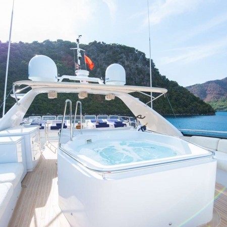 Stella Fiera yacht with Jacuzzi