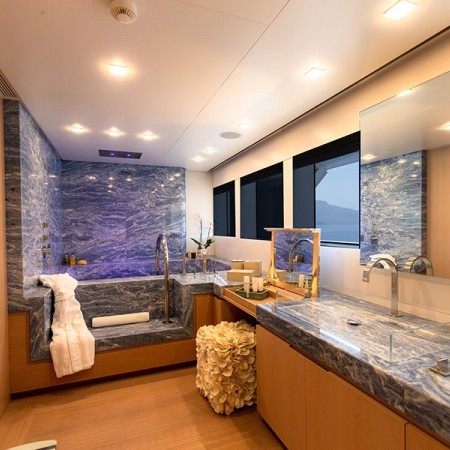 luxurious bathroom