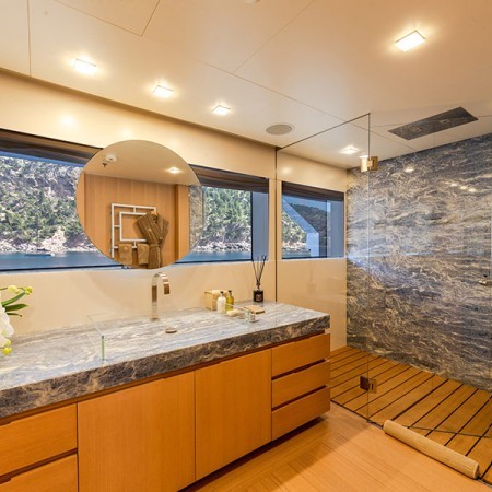 luxurious bathroom