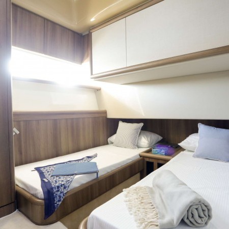 twin cabin for 2 charter guests