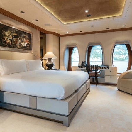 cabin for 2 charter guests on Sunrays