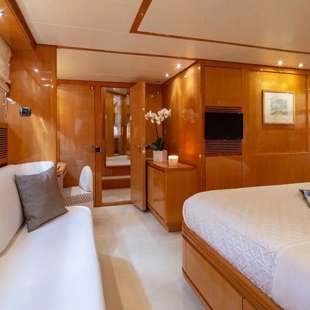 Master cabin on the Bird yacht