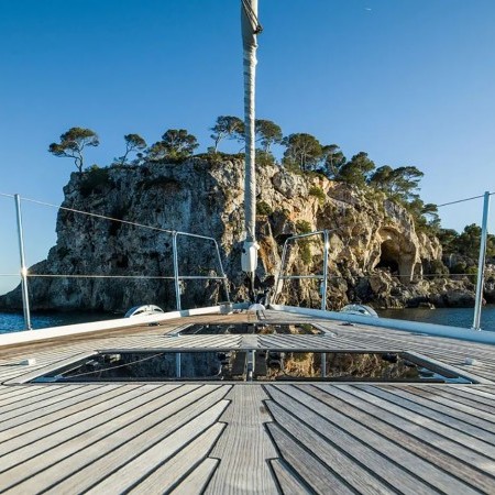 spacious deck area of Thea sailboat