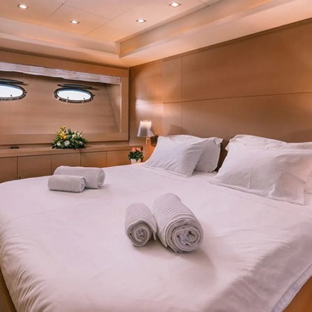 double cabin for 2 charter guests