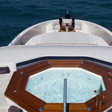 totem yacht Jacuzzi