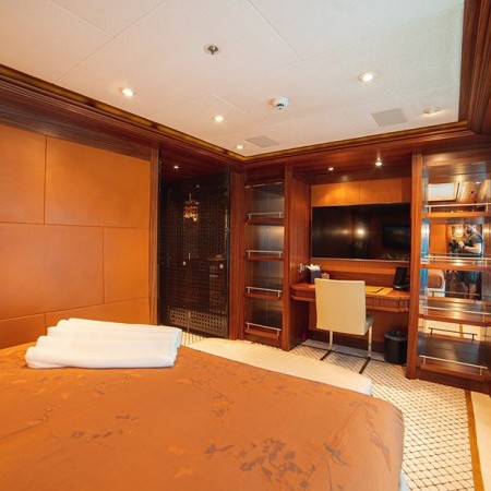 cabin for 2 charter guests