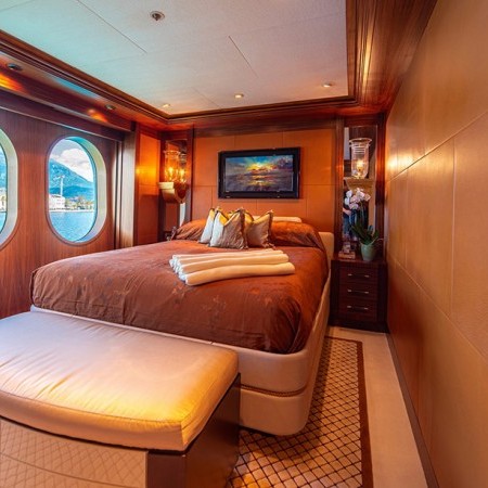 cabin for 2 charter guests