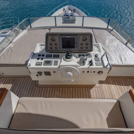 Ulisse yacht charter