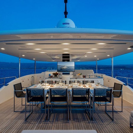 deck dining area