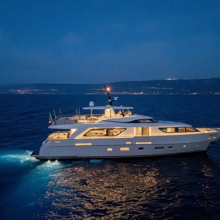 Unicka yacht charter in Italy